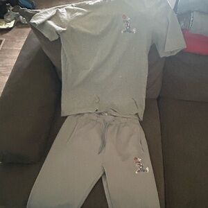 Space jams sweat suit. Shirt is a size large and pants is a size medium